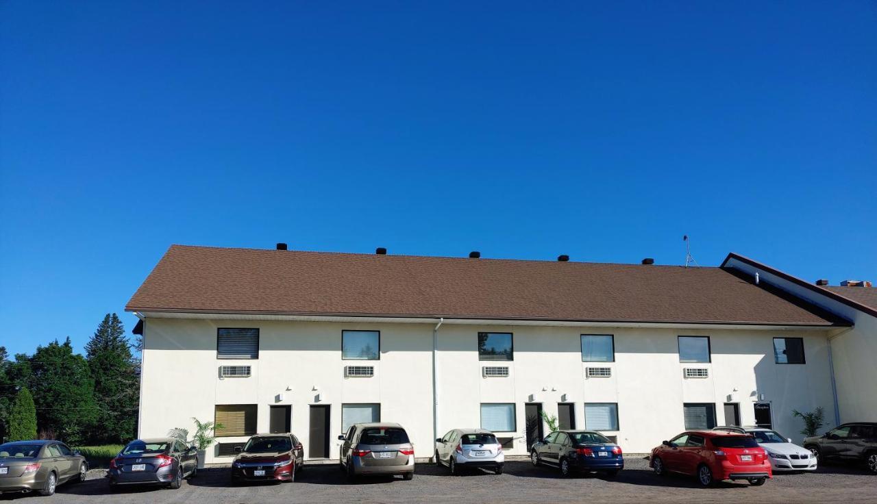Hotel Le Must Saint-Marc-des-Carrières Exterior photo