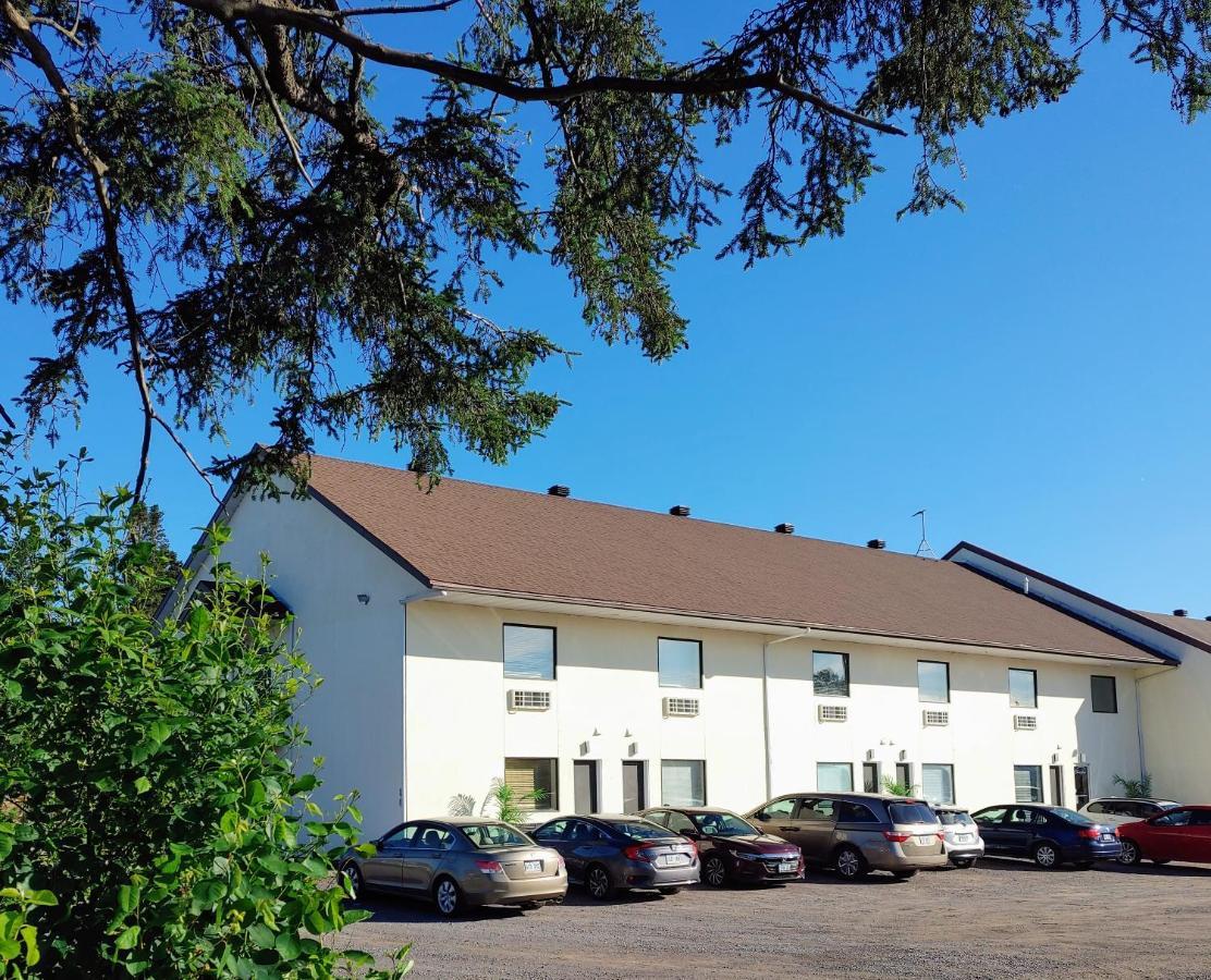 Hotel Le Must Saint-Marc-des-Carrières Exterior photo