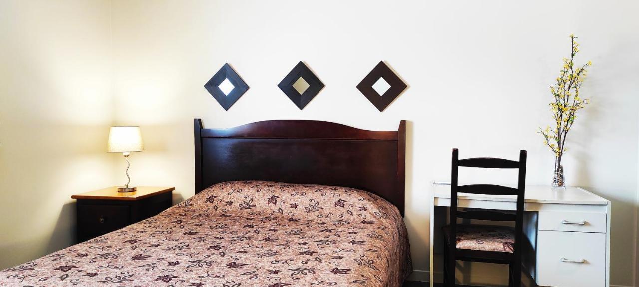 Hotel Le Must Saint-Marc-des-Carrières Room photo