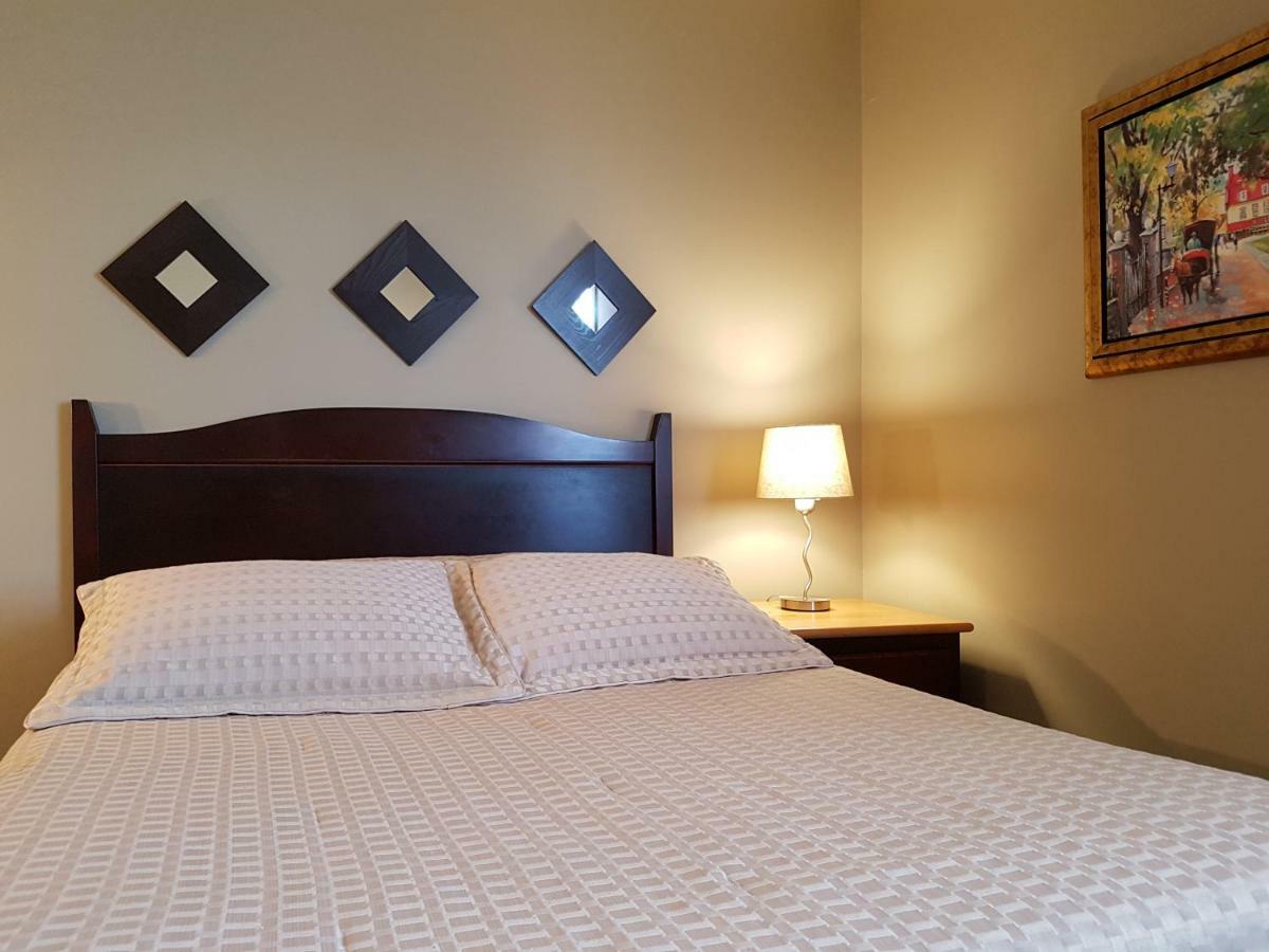 Hotel Le Must Saint-Marc-des-Carrières Room photo